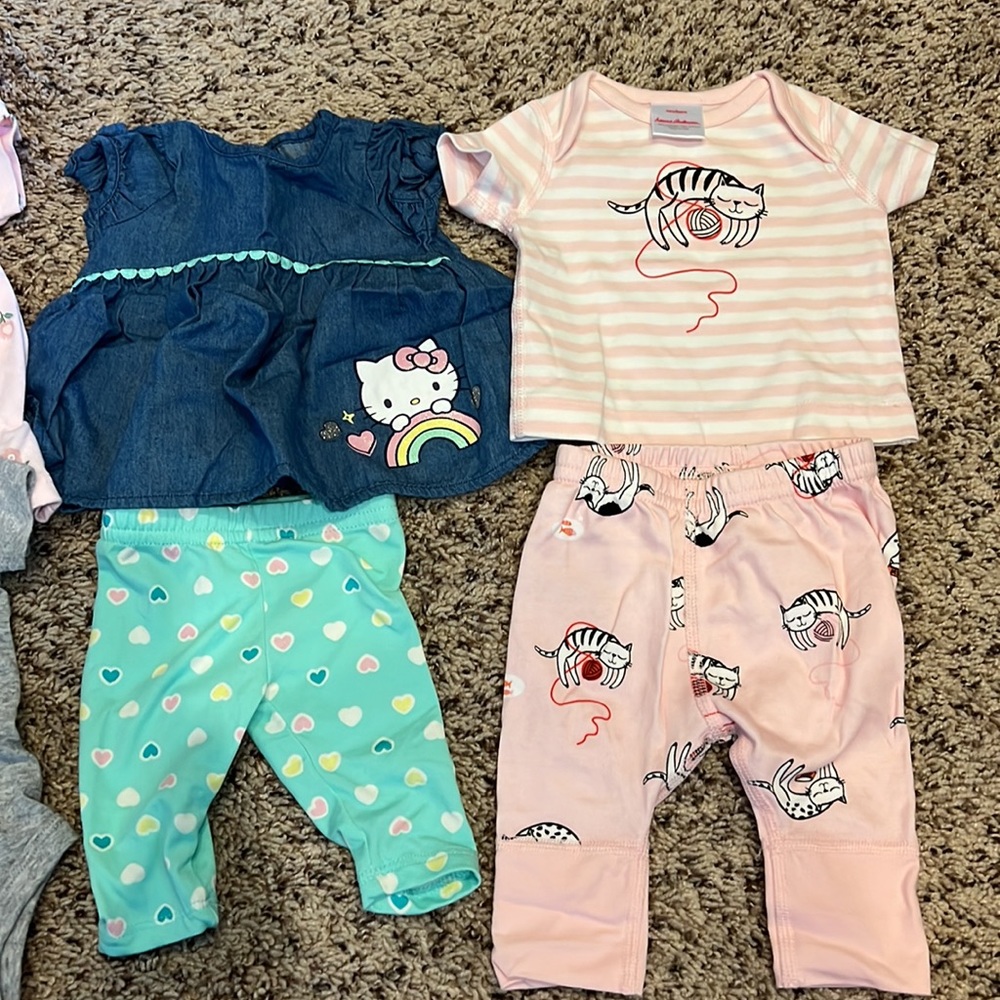 Newborn clothes bundle - Picture 2 of 3